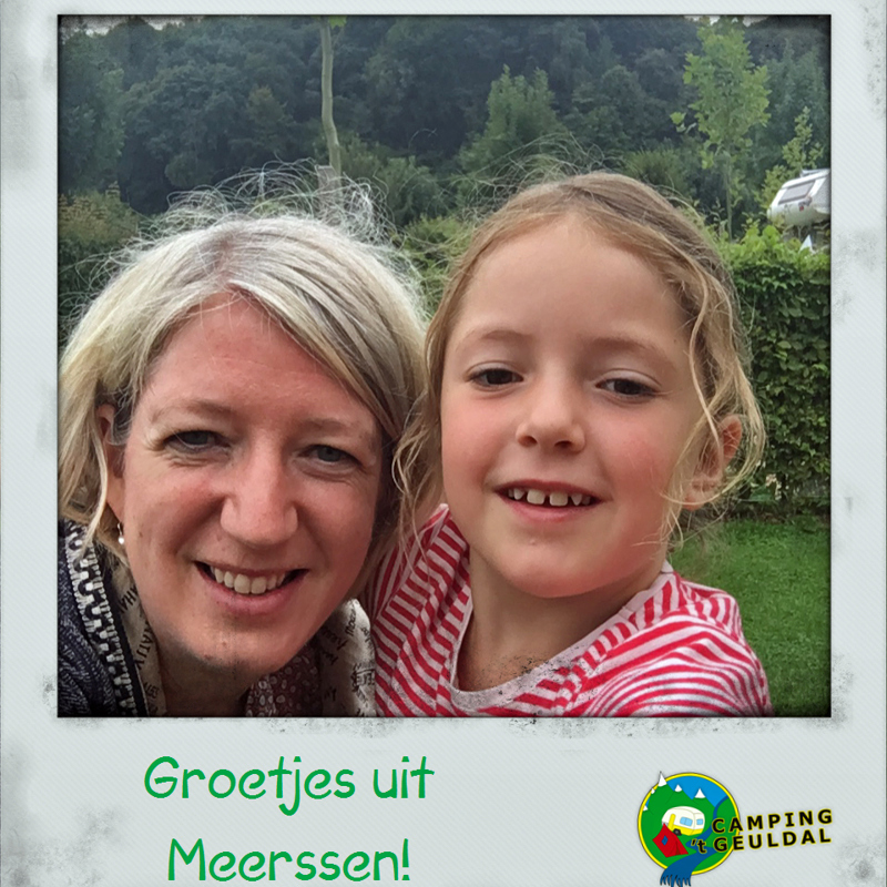 selfie van moeder en dochter met de groetjes uit meerssen. 