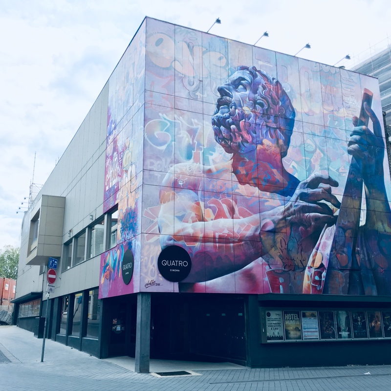 Zicht op Mural PichiAvo Orpheus Quatro Bioscoop Heerlen