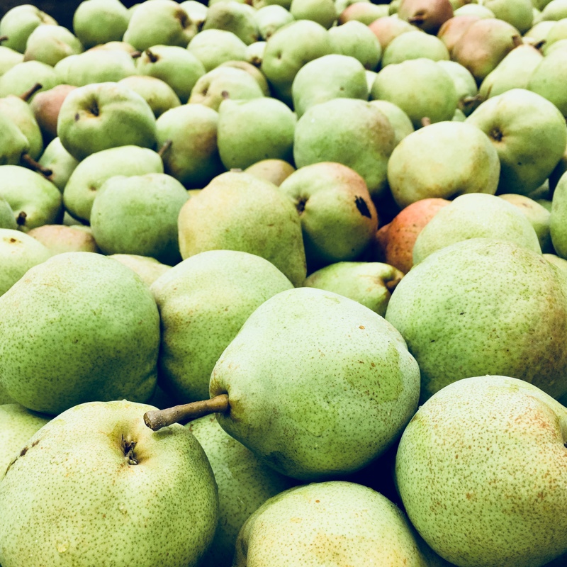 Een enorme berg groene peren