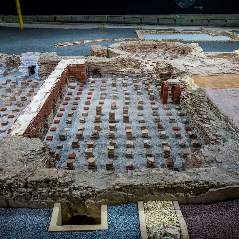 Zicht op de opgraving van het Badhuis in het Romeinse Museum Heerlen