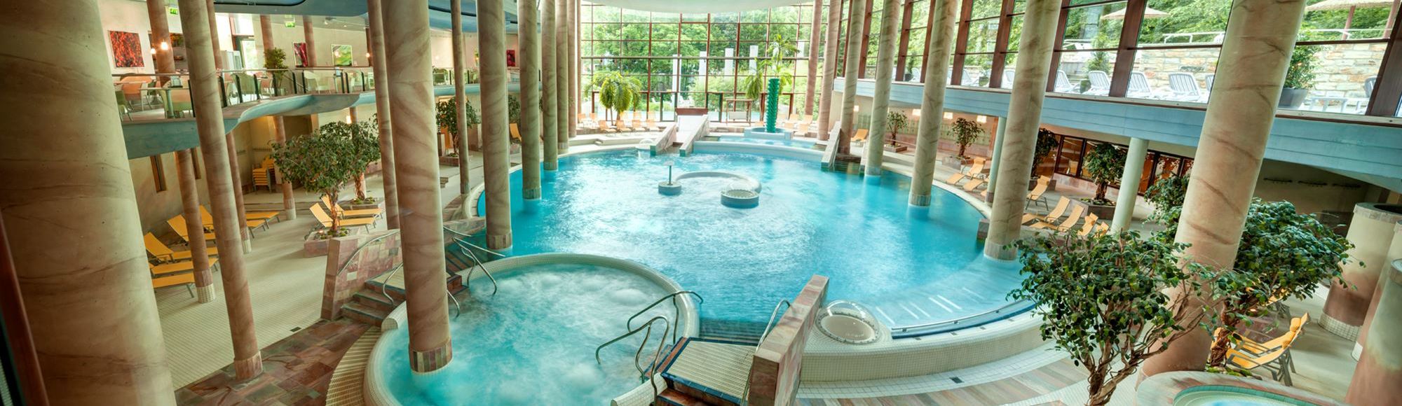 Overzicht op de verschillende baden in de Carolus Thermen van Aken.