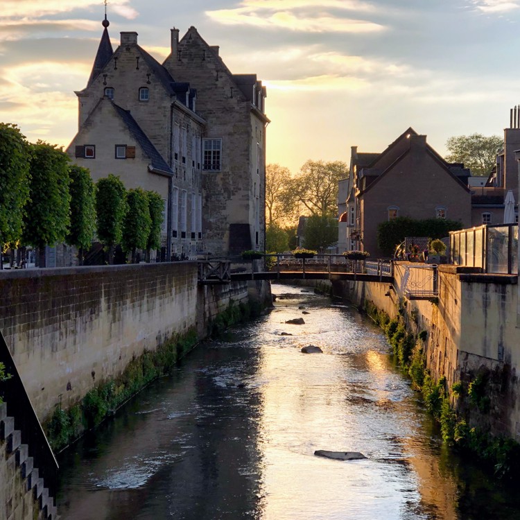 Kasteel Den Halder met Geul in Valkenburg aan de Geul (Groovypat)