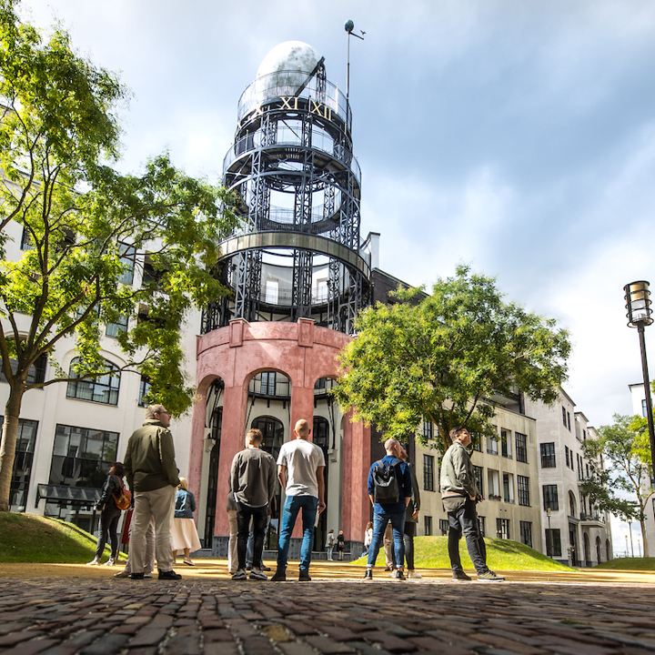 Maankwartier met mensen in Heerlen