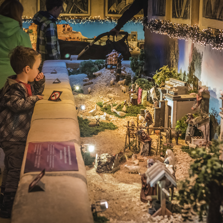 Mergelrijk Kerstdiorama Met Kind