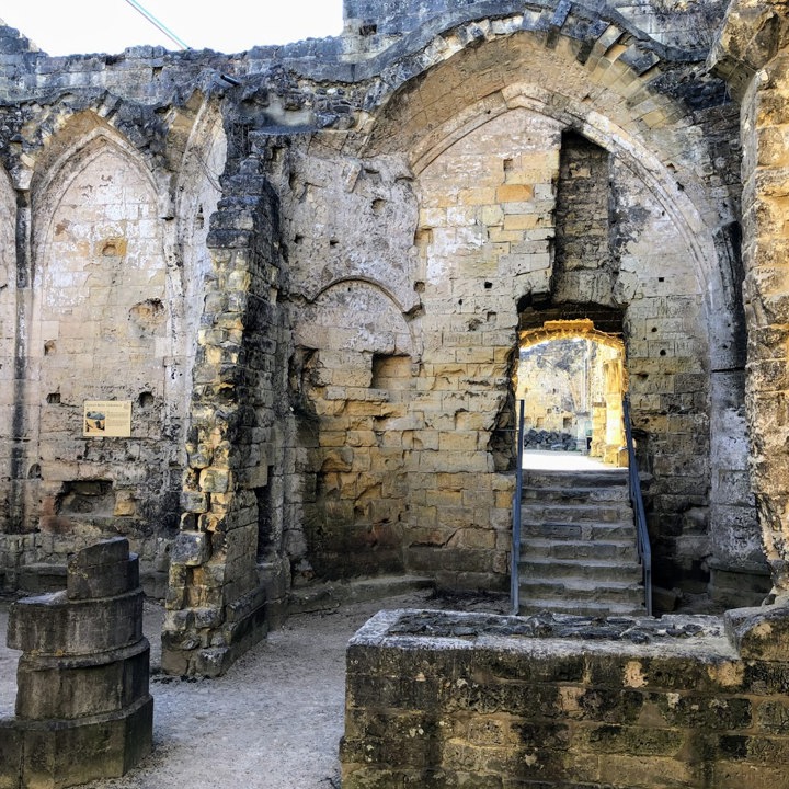 Voorruimte van voormalige ridderzaal van Kasteelruiïne Valkenburg