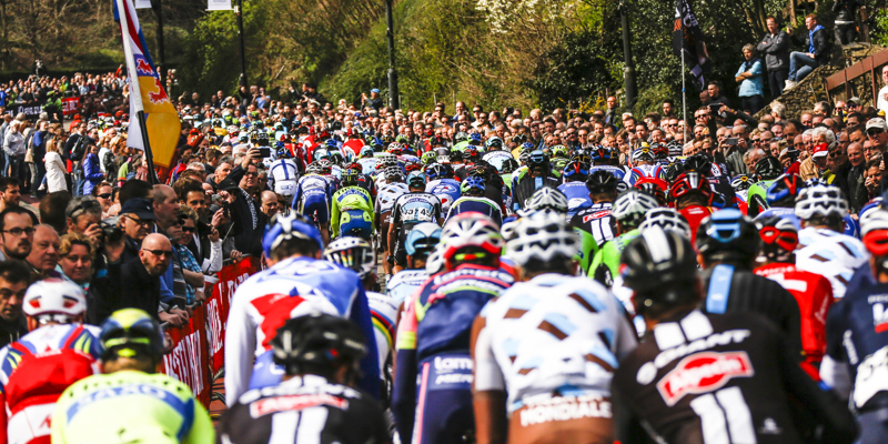 Amstel Gold Race Peloton Op Cauberg