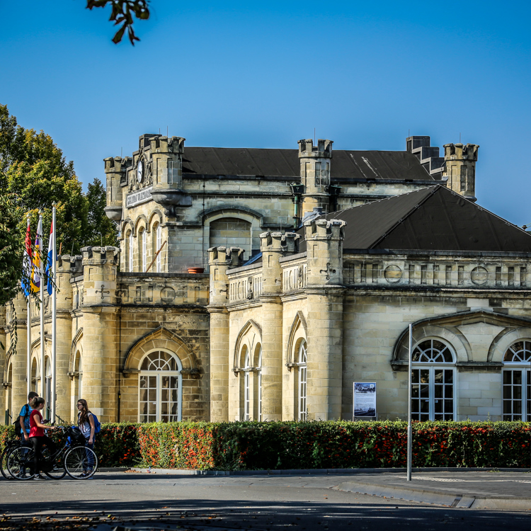 Zijaanzicht van Station Valkenburg