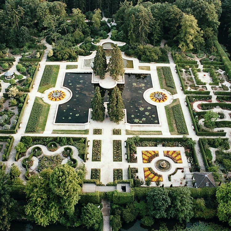 Luchtfoto van kasteeltuinen Arcen 