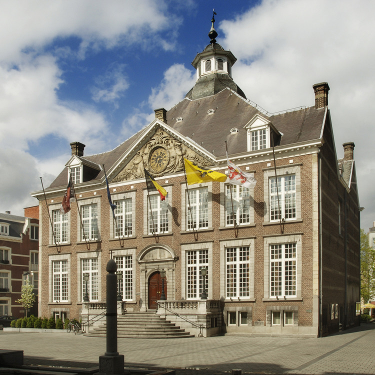 Het Hooghuis in Hasselt op een bewolkte dag