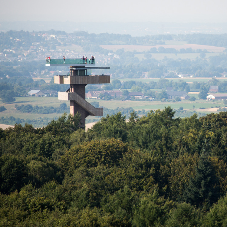 Uitkijktoren van Drielandenpunt met uitzicht over het Heuvelland