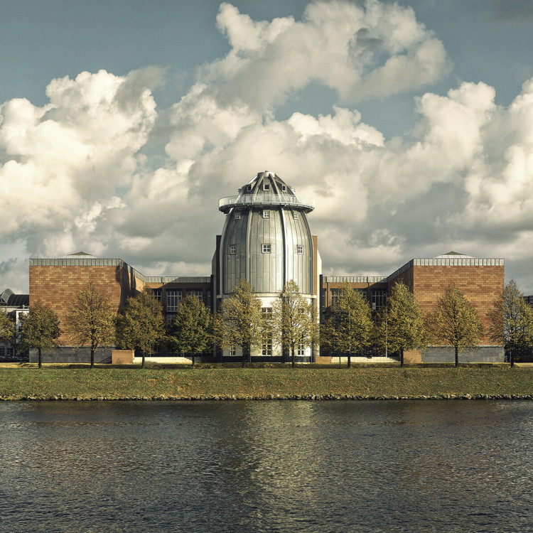 Zicht op het Bonnefantenmuseum Maastricht