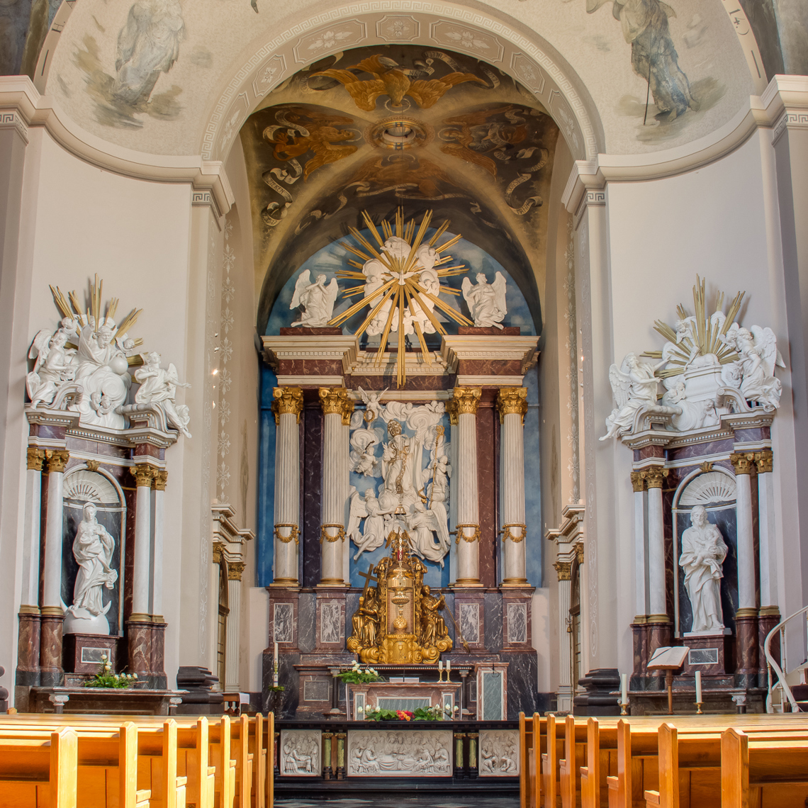 Klooster Wittem, in de kerk met zicht op het altaar