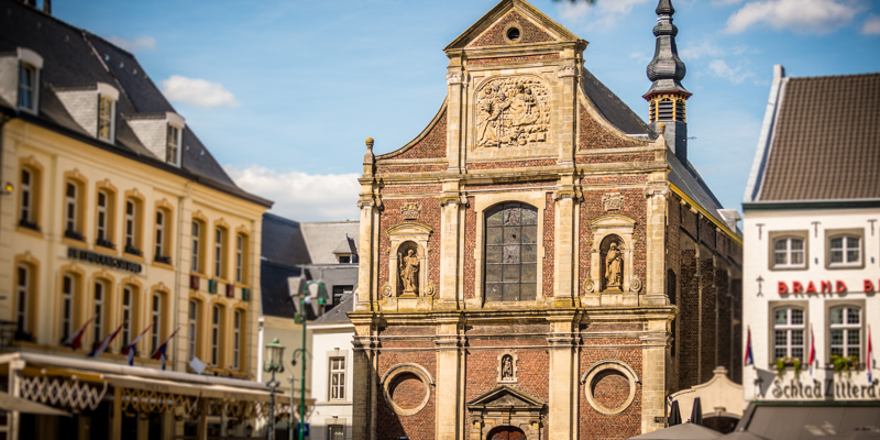 Sint Michelskerk aan de historische markt van Sittard