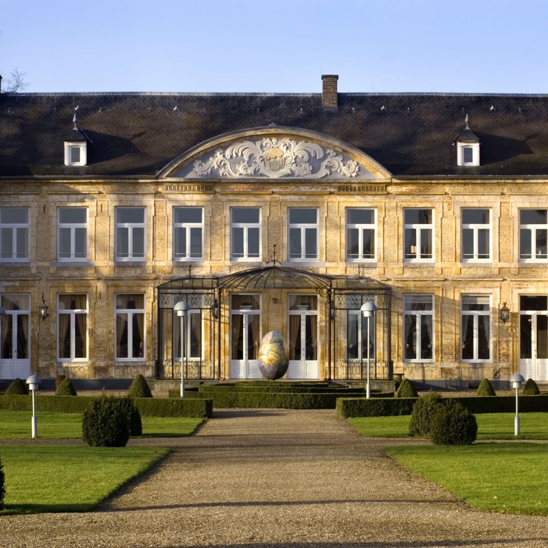 Zicht op Chateau Sint Gerlach vanuit de tuin