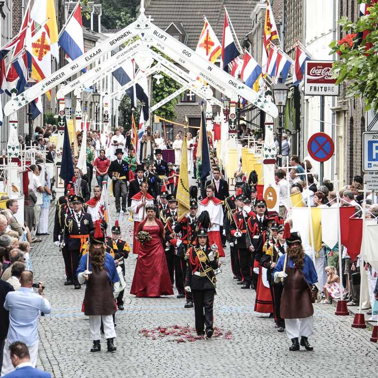 De processie in Bronk