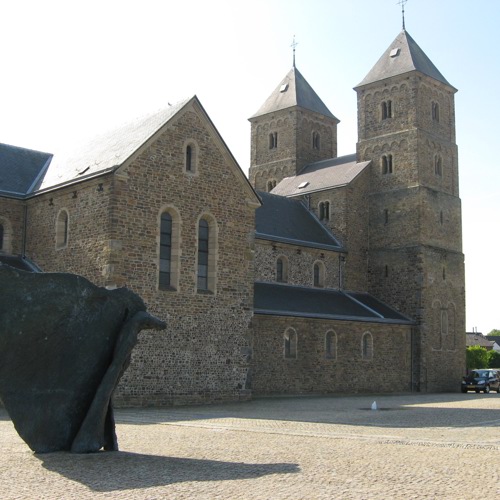 Zicht op de Sint Amelberga Basiliek in Susteren