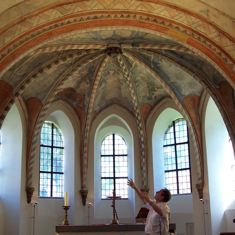 De bijzondere gewelfschilderingen van het Salvius kerkje in Limbricht. Oudste muurschildering van Nederland.