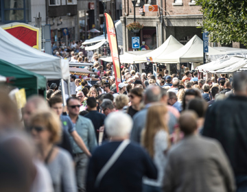 Een heel erg drukbezochte jaarmarkt in Meerssen