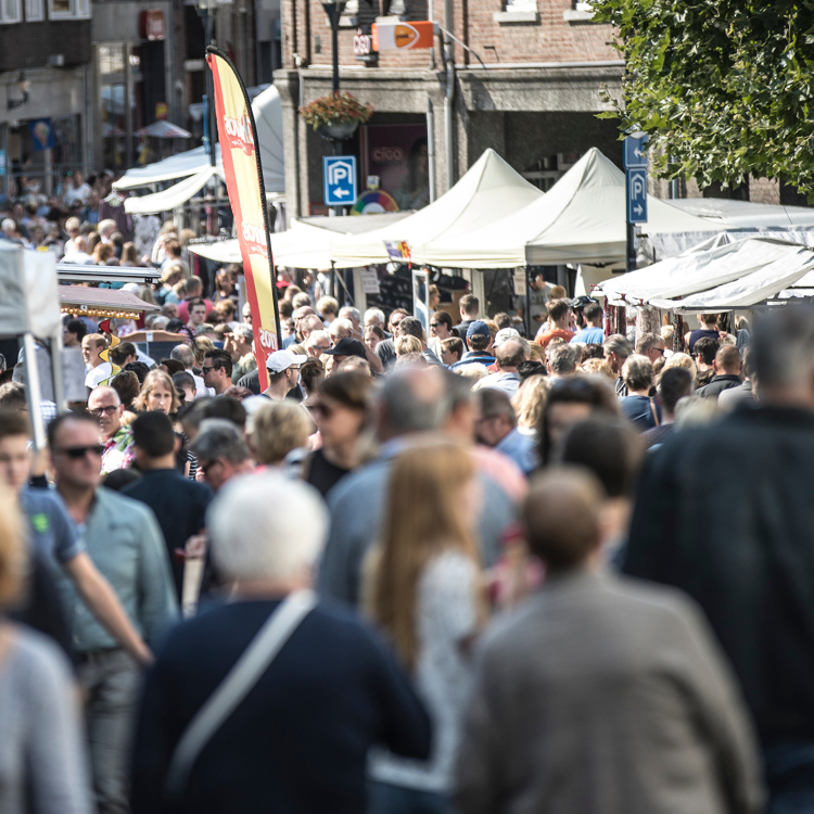 Een heel erg drukbezochte jaarmarkt in Meerssen