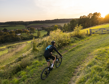 Mountainbiker actief op de Route Heuvel Op te Valkenburg aan de Geul