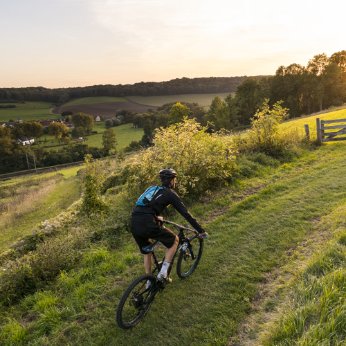 Mountainbiker actief op de Route Heuvel Op te Valkenburg aan de Geul