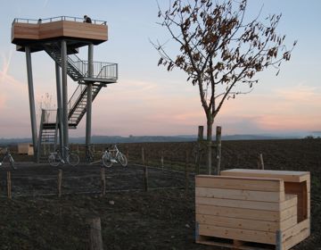 Uitzichtsplatform bij Mesch in de avonduren