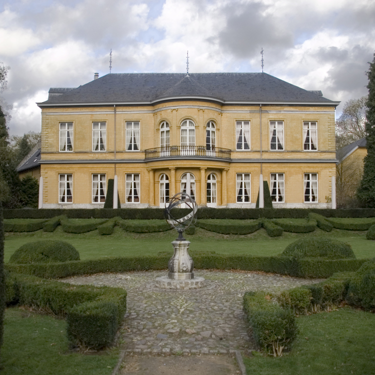 Aanzicht op Kasteel Oost in Valkenburg aan de Geul