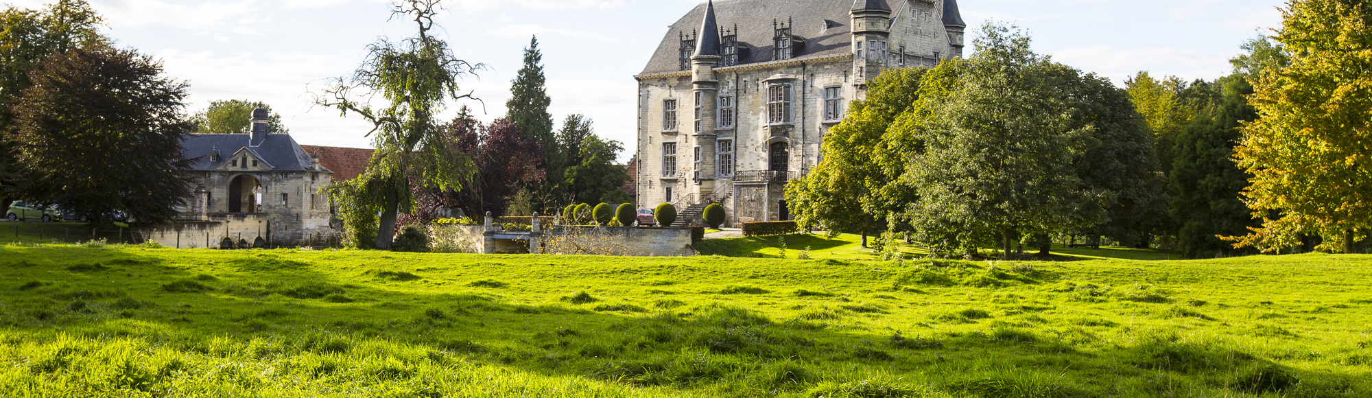 Buitengoed Kasteel Schaloen op een zonnige herfstdag