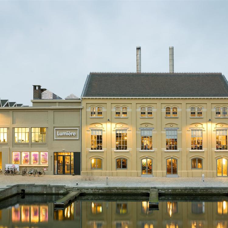 De voorkant van Lumière Cinema in Maastricht