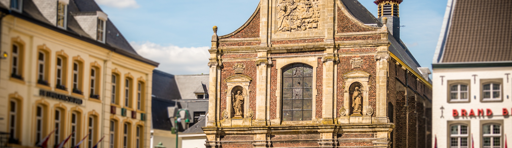 De St. Michielskerk op de markt in Sittard