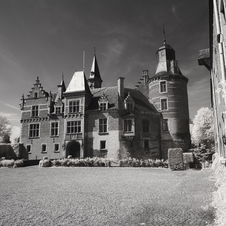 Kasteel Mheer Vooraanzicht foto is in Zwart Wit