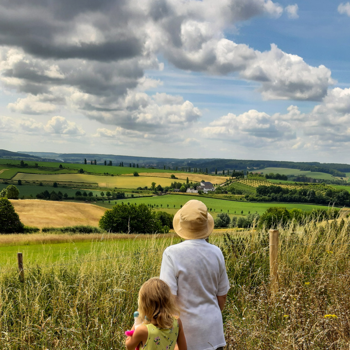 Familie Vanaf Eyserbosweg Met Uitzicht Op Populieren