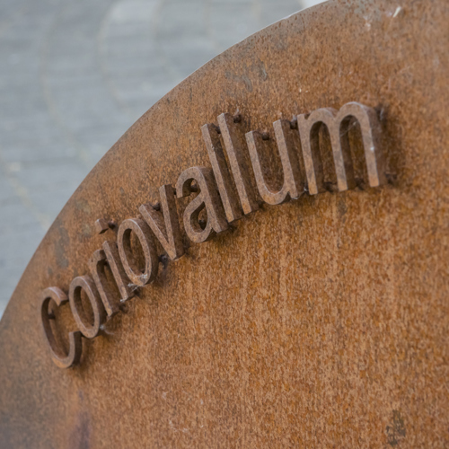 Detail op Romeinse bank met de naam Coriovallum in Heerlen