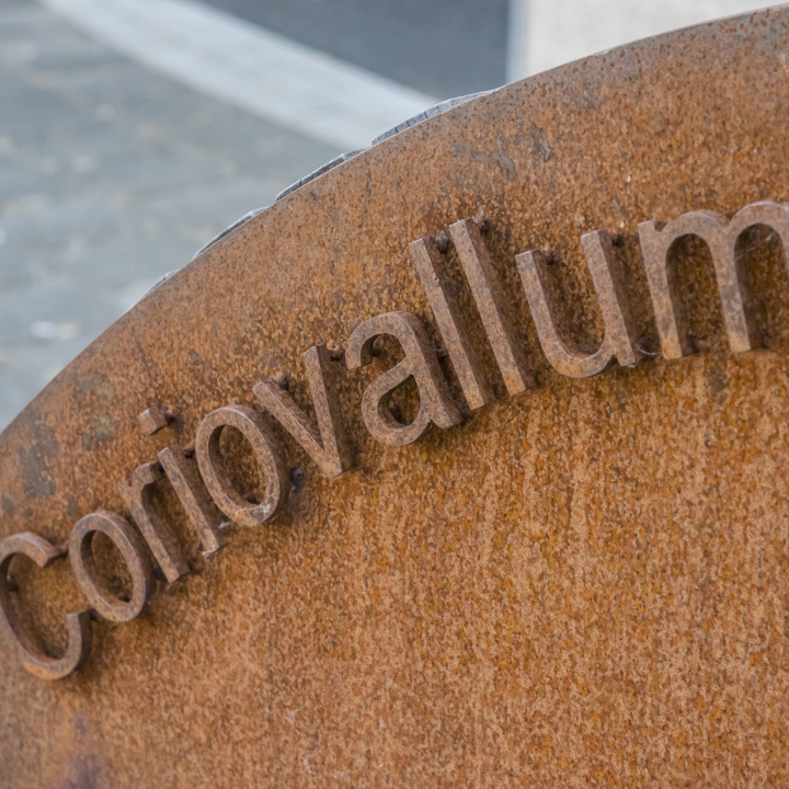 Detail op Romeinse bank met de naam Coriovallum in Heerlen