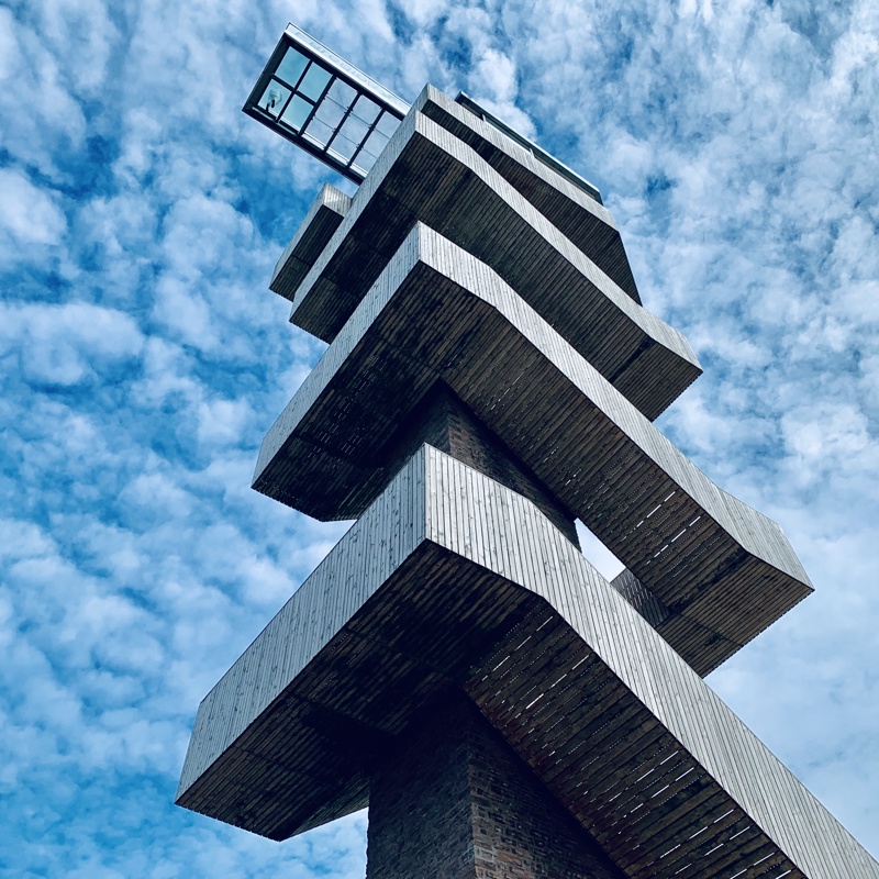 Zicht op de uitkijktoren bij het drielandenpunt in Vaals