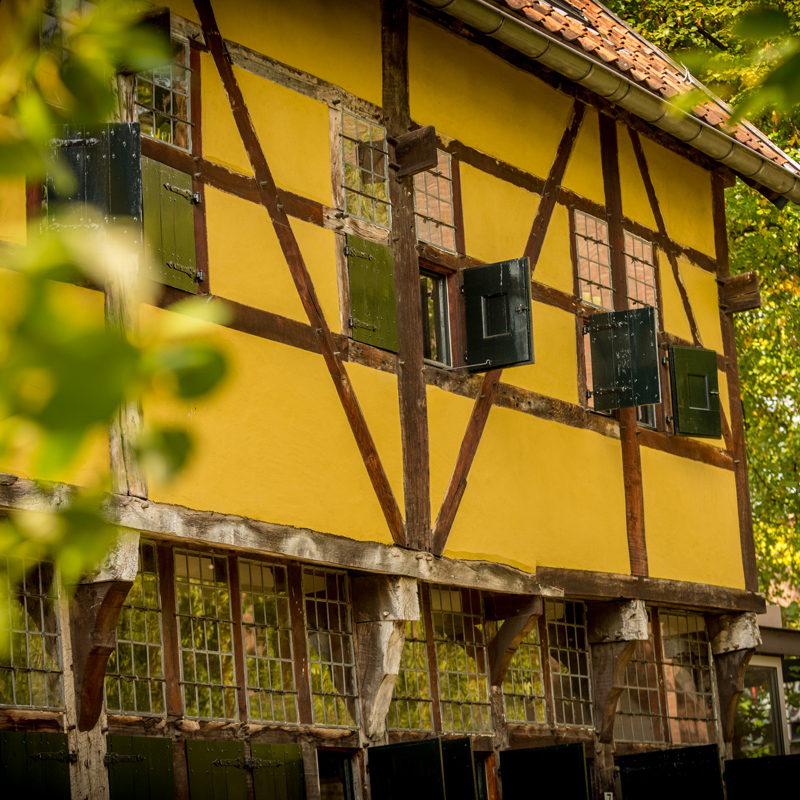 Geel vakwerkhuis in de Gruizenstraat