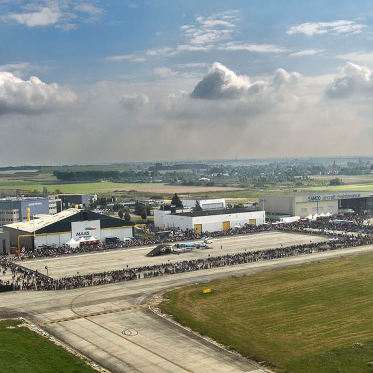 Luchtfoto van Maastricht Aachen Airport