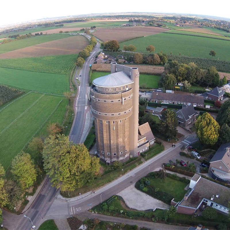 Luchtfoto van watertoren in Schimmert