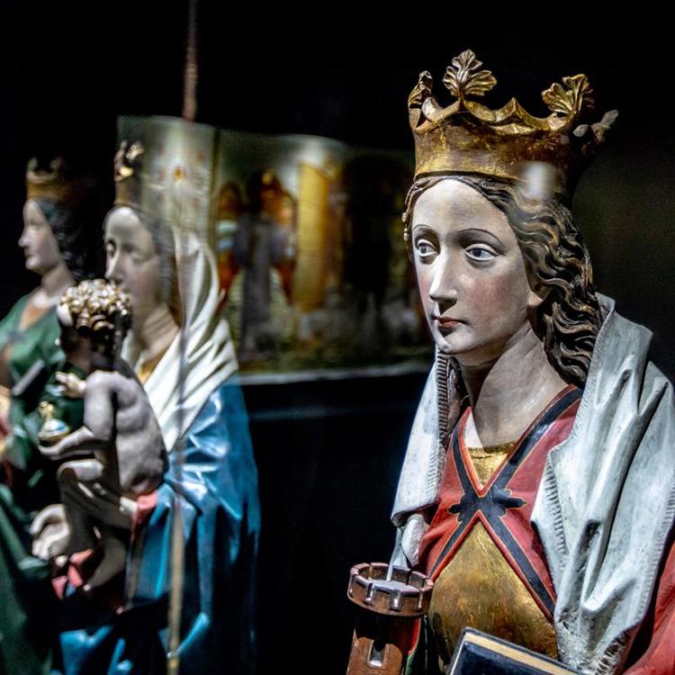 Diverse Mariabeelden in het Museum De Schat van Simpelveld