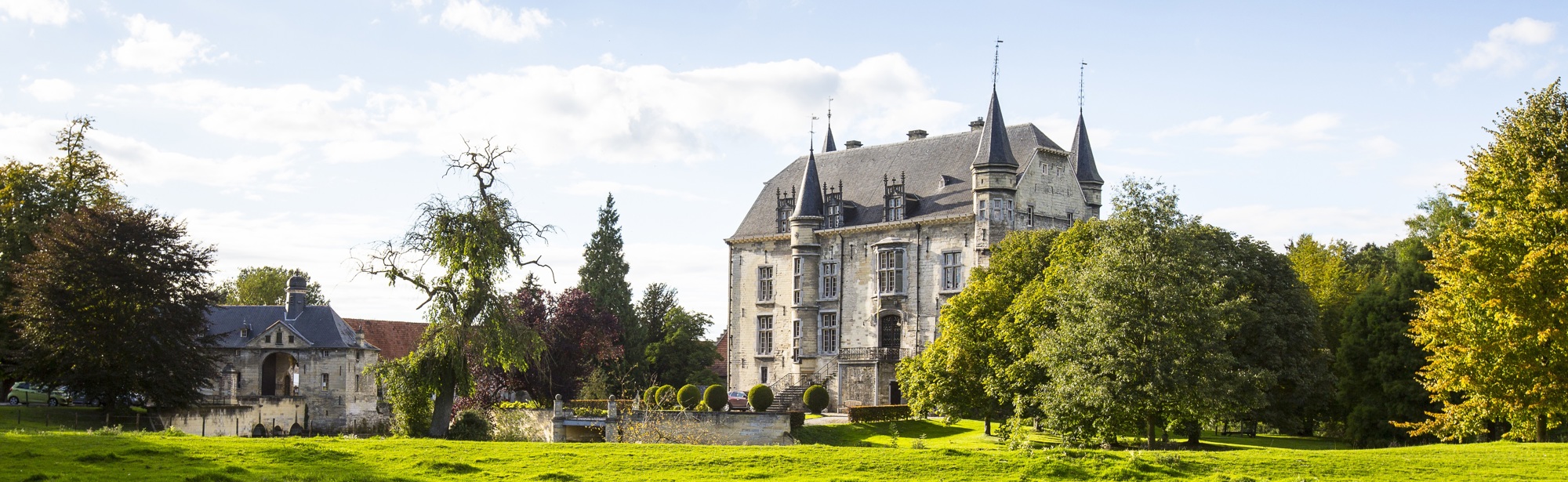 Buitengoed Kasteel Schaloen op een zonnige herfstdag