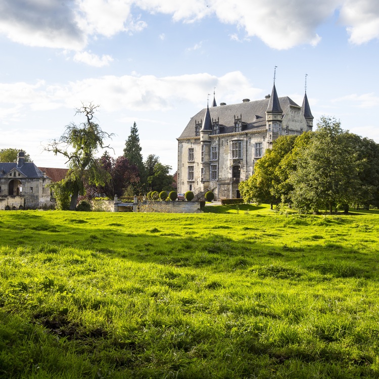 Buitengoed Kasteel Schaloen op een zonnige herfstdag