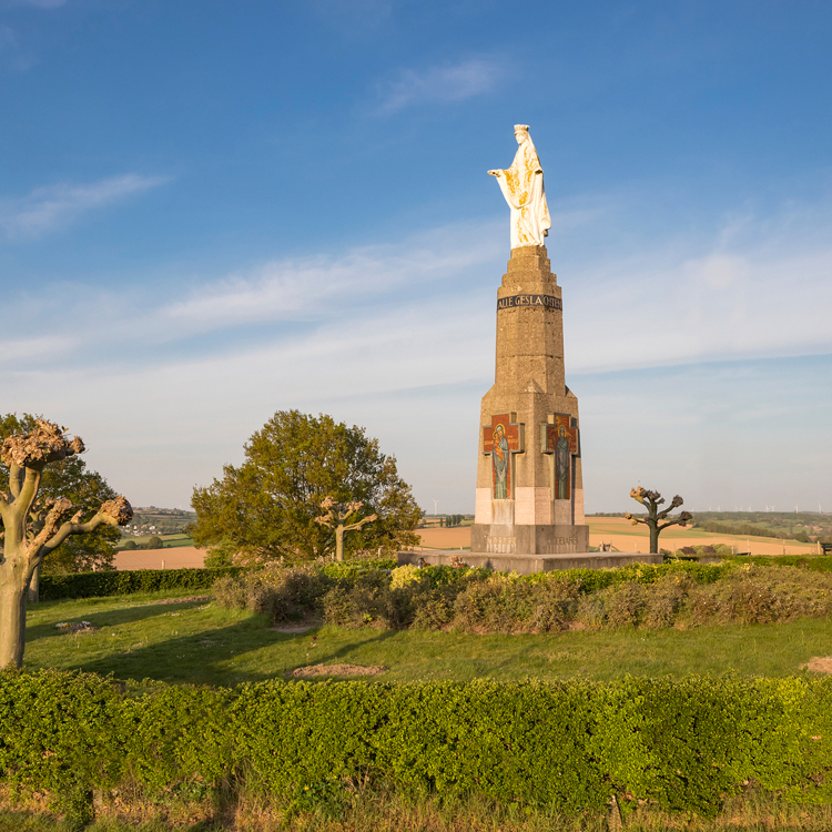 Het Mariabeeld bovenop de Gulperberg