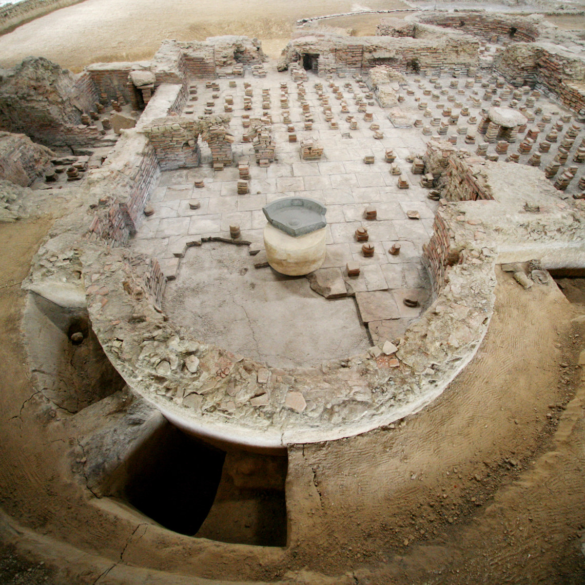 Ruïne van het Badhuis te zien in het Romeins Museum