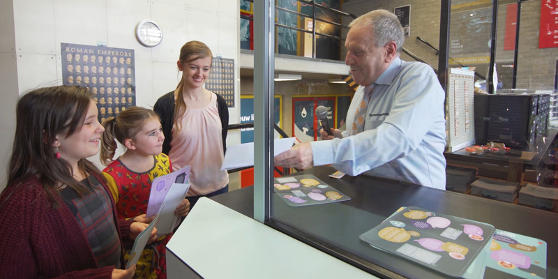 Laura en haar kidspanel krijgen de uitslag van de familietocht