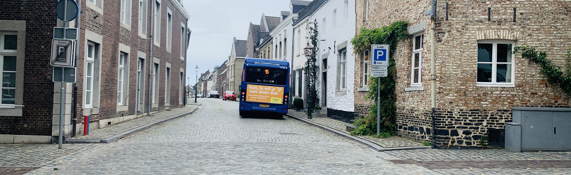 De Arriva Bus Met Tekst Van Visit Zuid-Limburg In Eijsden