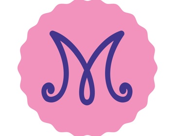 Een roze met paarse icoontje van de letter M als representatie van Kapel Schilberg