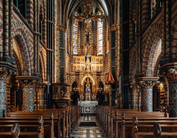 Interieur van het middenschip van de basiliek van Sittard