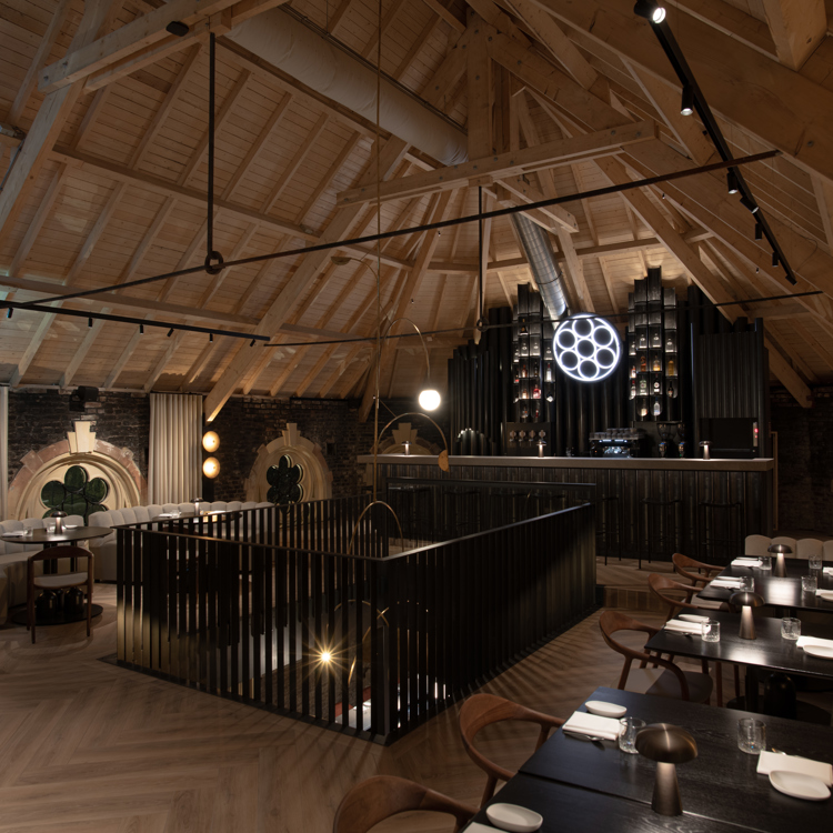 Restaurant Ambrozijn interieur in de een oude kerk