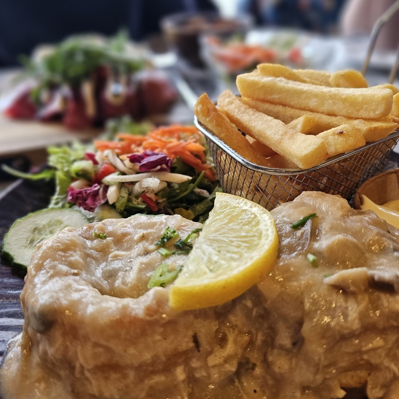 Pasteitje Met Friet Bij De Muldermolen