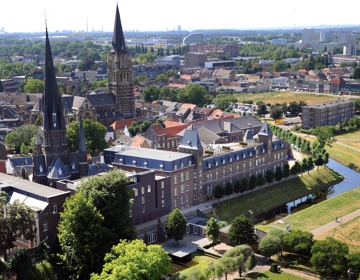 Sittard Schootsvelden met de stadswallen, basiliek, klooster en kerk